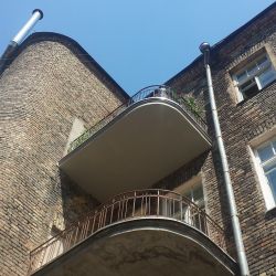 Balcony reconstruction